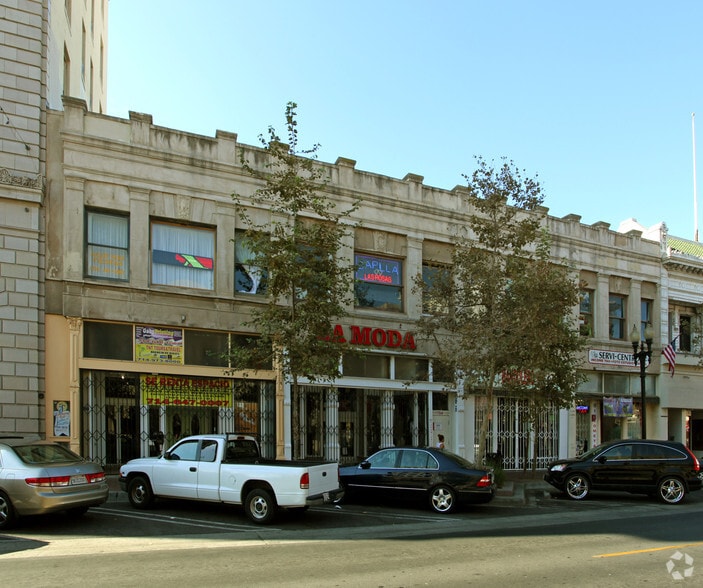 More Photos Of 108 W 4th St, Santa Ana Storefront Retail Office For Lease