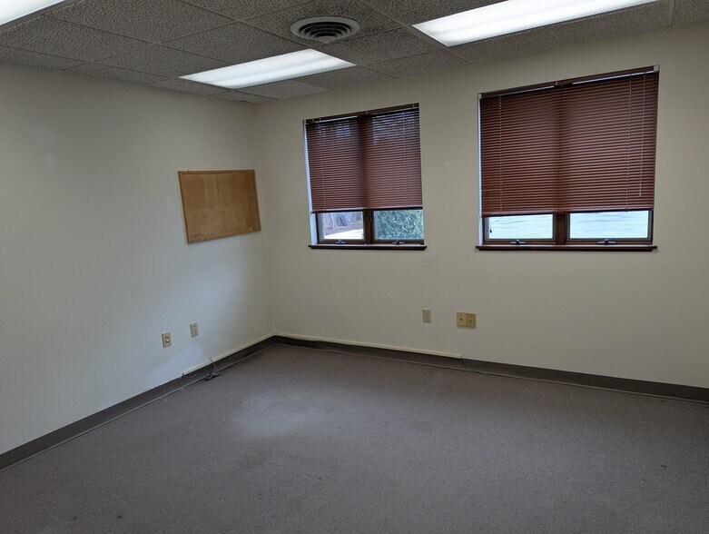 More Photos Of 913 Menoher Blvd, Johnstown Serviced Offices For Sale