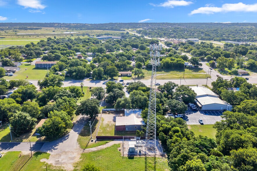 More Photos Of 201 W 9th St, Burnet Warehouse For Sale