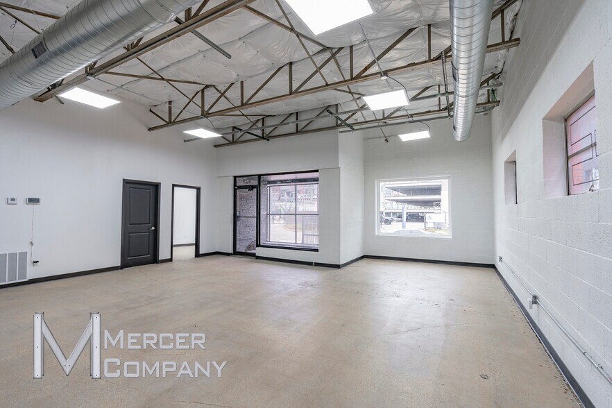 More Photos Of 923-925 Slocum St, Dallas Flex For Sale