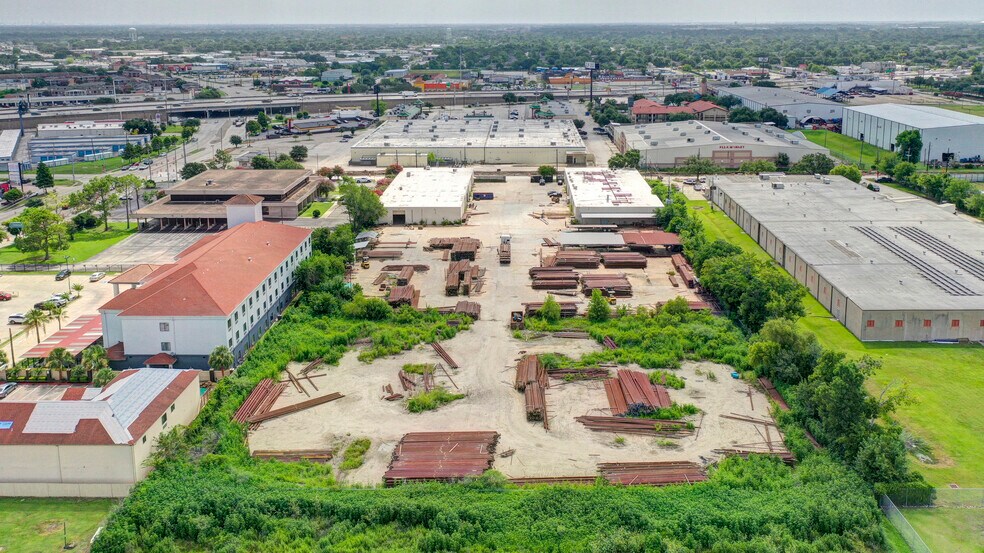 More Photos Of 8206 Mosley Rd, Houston Warehouse For Lease