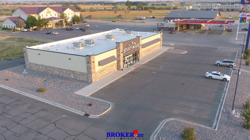 More Photos Of 2010 N Federal Blvd, Riverton Freestanding For Lease