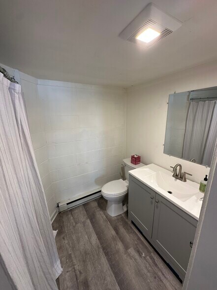 More Photos Of 2 S Main St, Woodstown Storefront Retail Residential For Lease