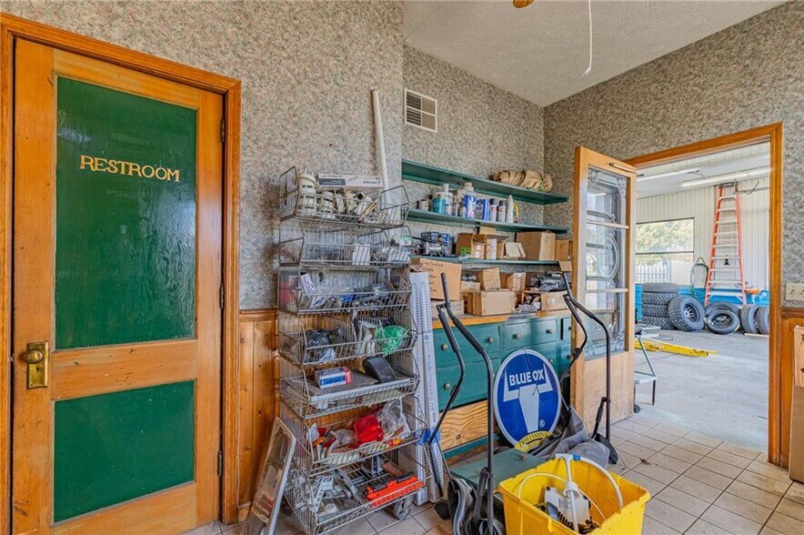 More Photos Of 4577 S Lake Rd, Brockport Auto Dealership For Sale