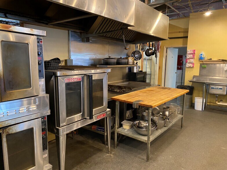 More Photos Of 881 US ROUTE 1, Yarmouth Freestanding For Lease
