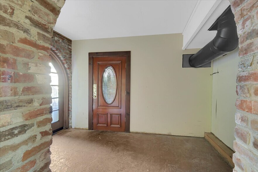 More Photos Of 900-906 2nd St, Sacramento Storefront For Lease