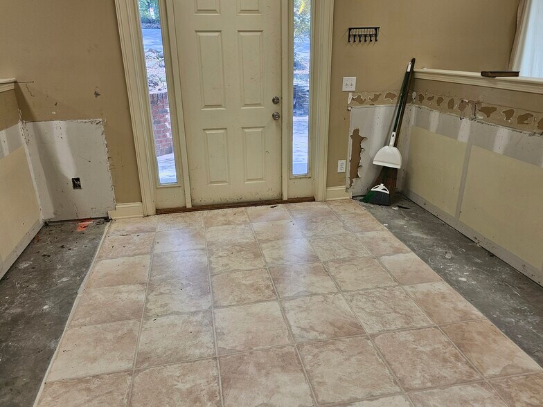 More Photos Of 301 Ramblin Rd, West Columbia Office For Sale