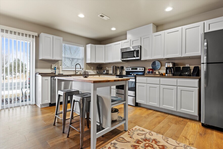 More Photos Of 2729 W Marina Dr, Moses Lake Apartments For Sale