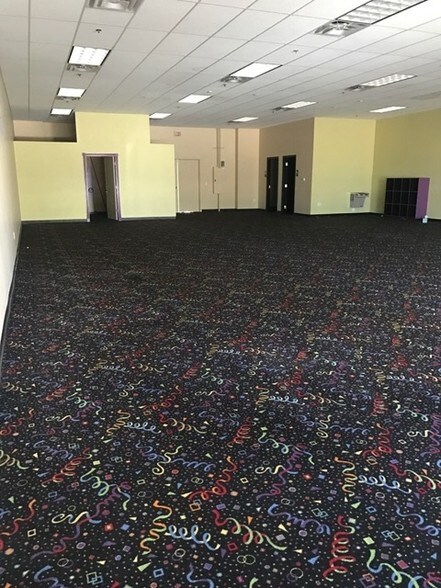 More Photos Of N Cave Creek Rd, Phoenix Freestanding For Lease