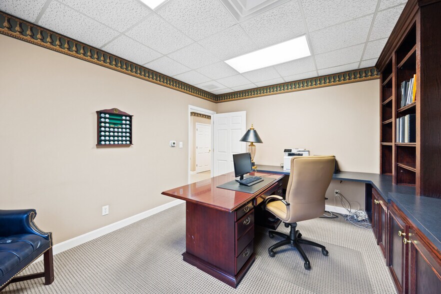 More Photos Of 303 Middletown Pky, Louisville Office For Sale