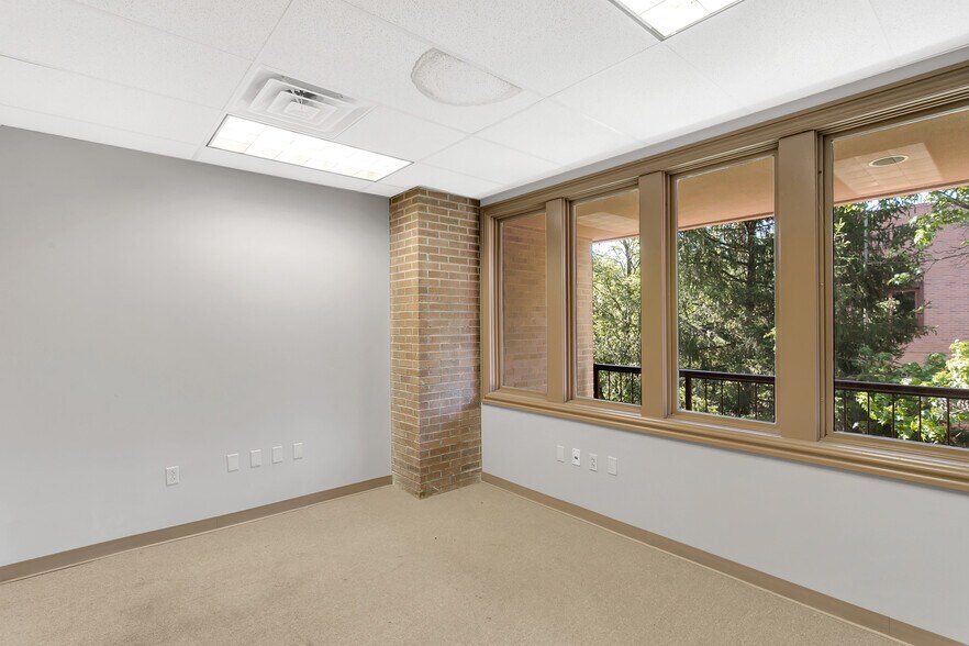 More Photos Of 4200 Triangle Ln, Murrysville Office For Lease