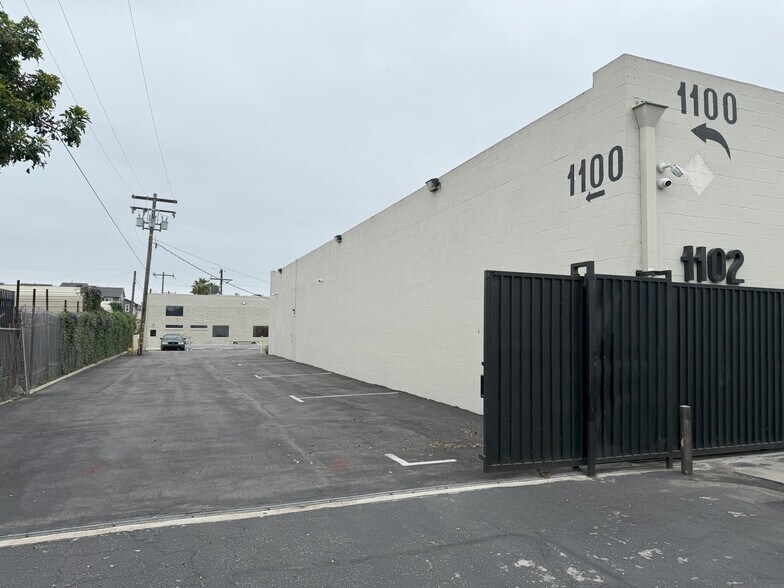 More Photos Of 1100-1102 W 135th St, Gardena Manufacturing For Sale