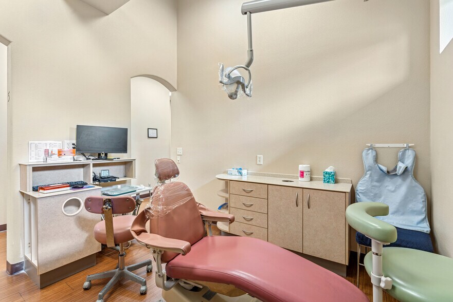 More Photos Of 3030 Rigsby Ave, San Antonio Medical For Sale