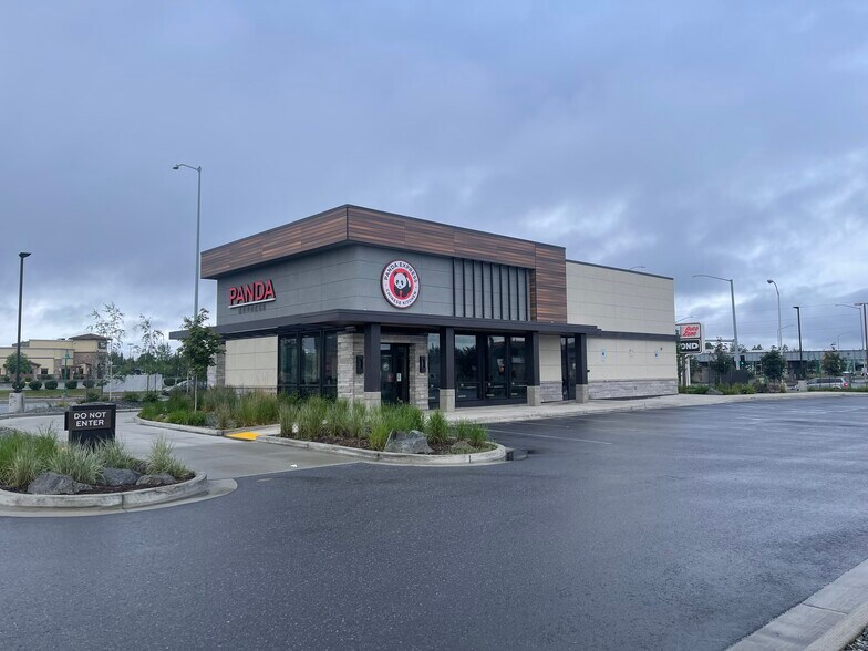 More Photos Of 601 E Dimond Blvd, Anchorage General Retail For Lease