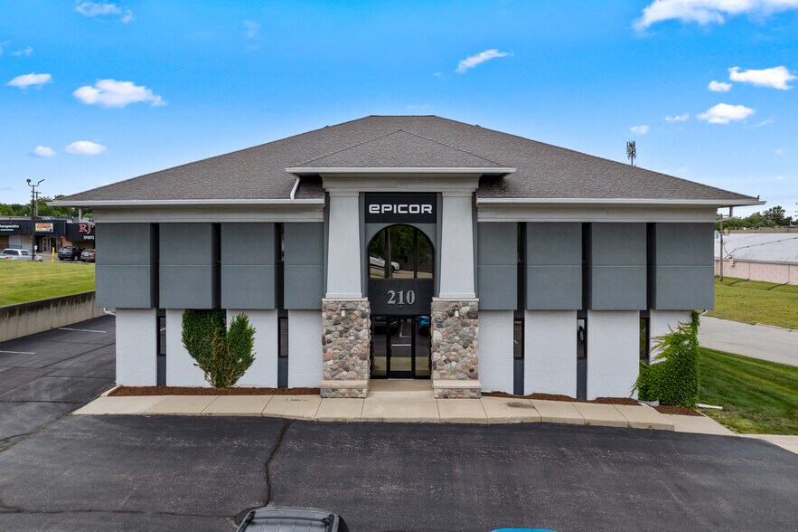 More Photos Of 210 W Tienken Rd, Rochester Hills Medical For Lease