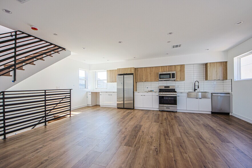 More Photos Of 6421 Troost Ave, North Hollywood Apartments For Sale