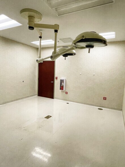 More Photos Of 900 Rand Rd, Des Plaines Medical For Lease