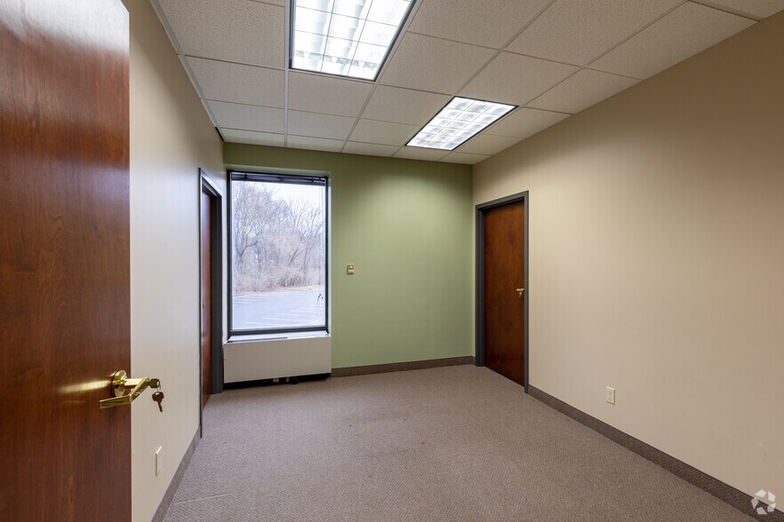 More Photos Of 10400 Linn Station Rd, Louisville Office For Lease