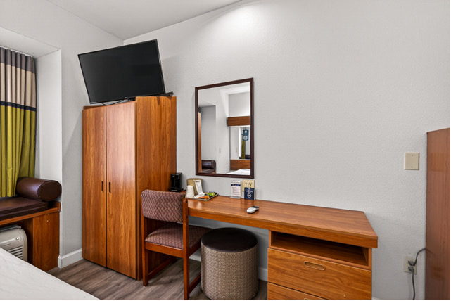 More Photos Of 355 E Goodnight Ave, Aransas Pass Hotel For Sale