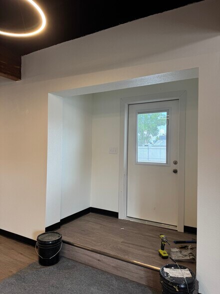 More Photos Of 106 N Spruce St, Townsend Office For Lease