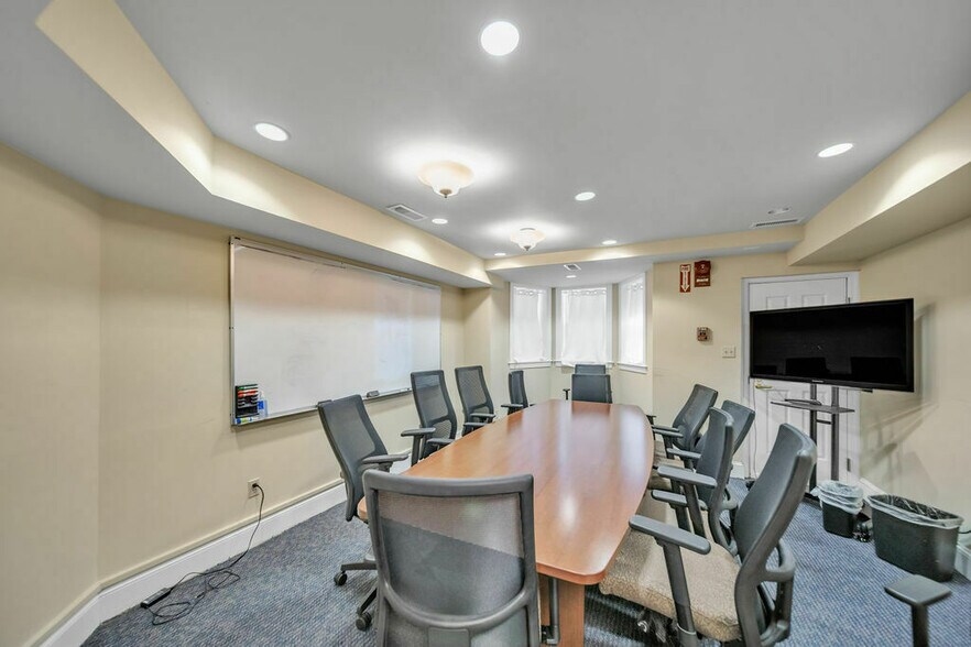 More Photos Of 319-321 D St NE, Washington Office For Lease