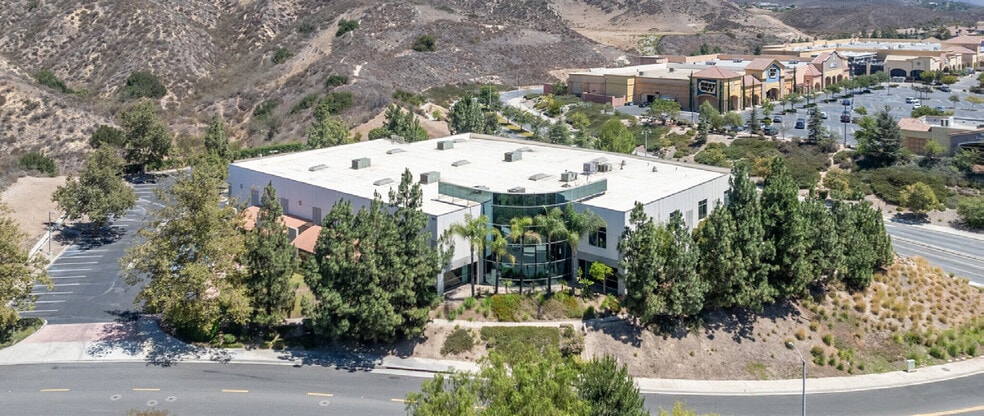 More Photos Of 997 Flower Glen St, Simi Valley Manufacturing For Lease