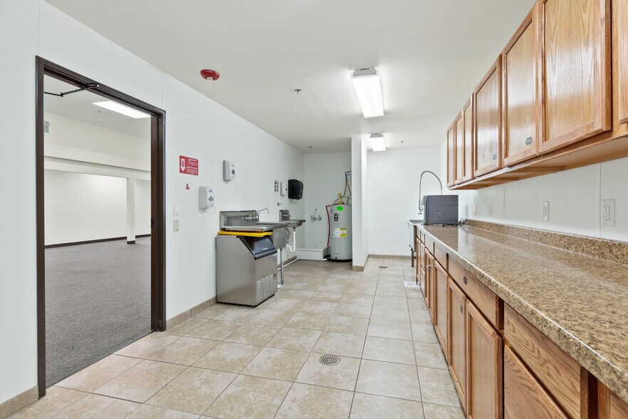 More Photos Of 26243 State Highway 51, Wagoner Medical For Sale