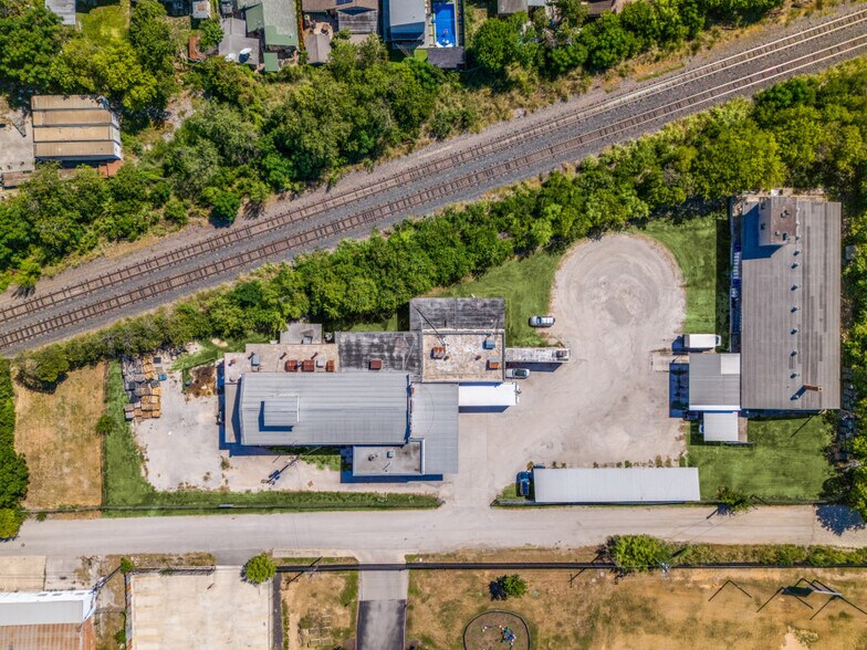 More Photos Of 264 & 250 W Lachapelle, San Antonio Manufacturing For Sale