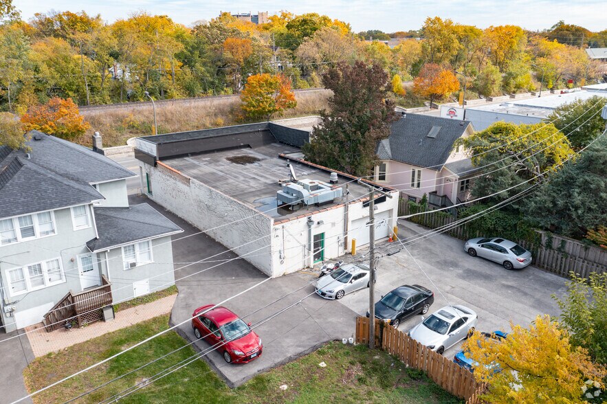 More Photos Of 2636 Green Bay Rd, Evanston Freestanding For Lease