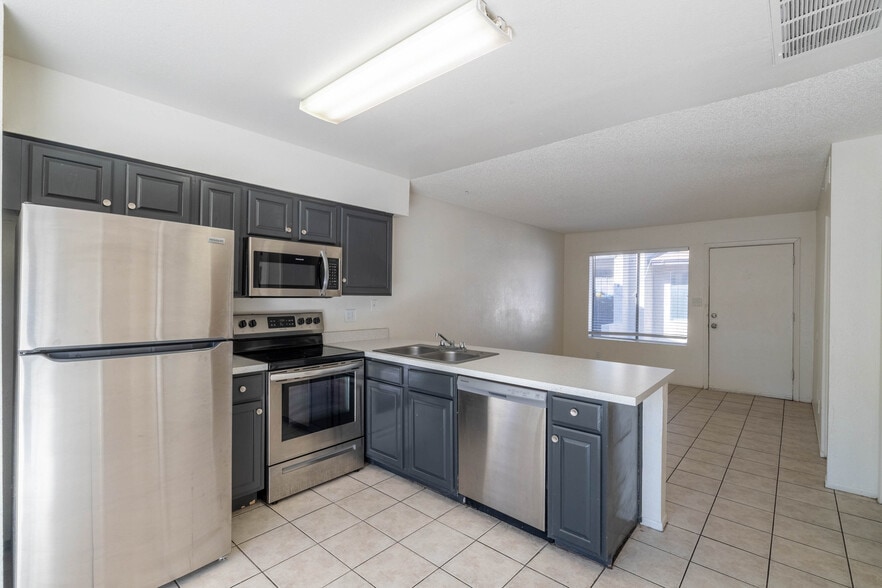 More Photos Of 2440 E Waltann Ln, Phoenix Multifamily For Sale