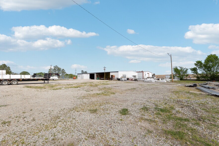 More Photos Of 4151 N Wood Dr, Okmulgee Service For Sale