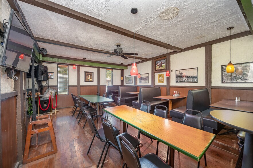 More Photos Of 3934-3938 Decoursey Ave, Covington Bar For Sale