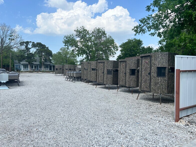 More Photos Of 401 E Central Ave, Comanche Storefront For Sale