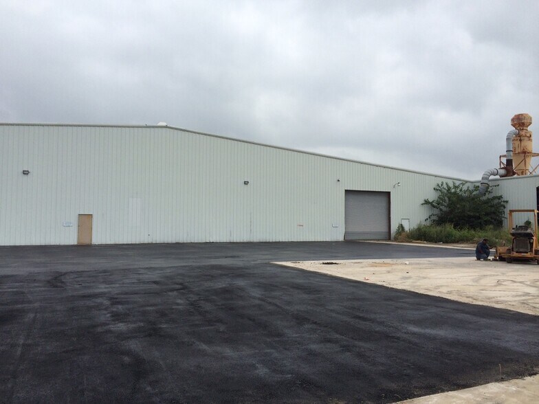 More Photos Of 2250 Chipley Cir, San Antonio Warehouse For Lease