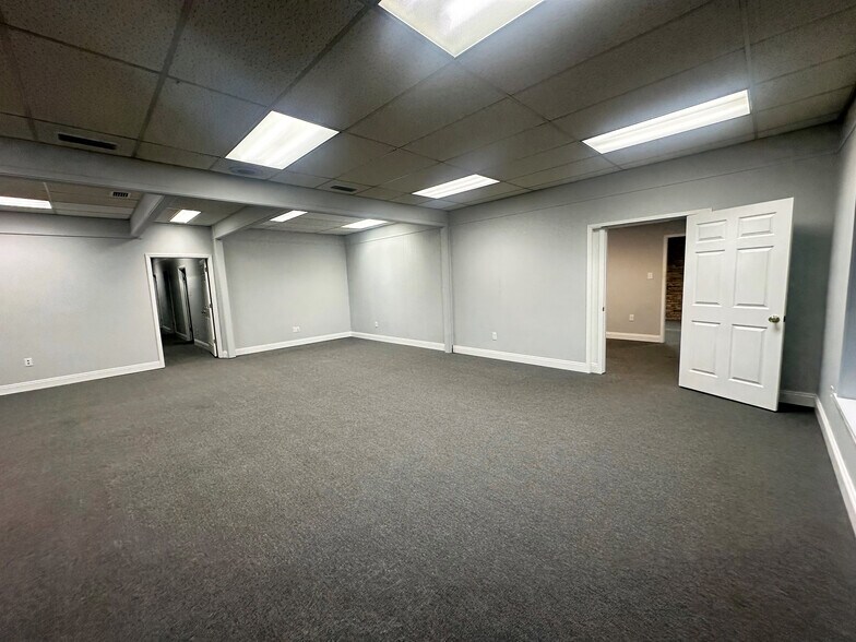 More Photos Of 3165 Dauphin St, Mobile Freestanding For Sale