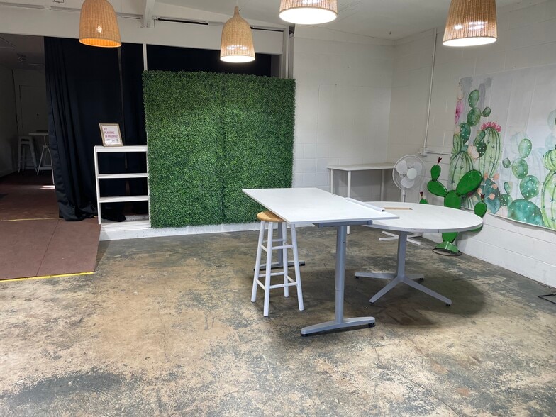 More Photos Of 2058 S Lamar Blvd, Austin Freestanding For Lease