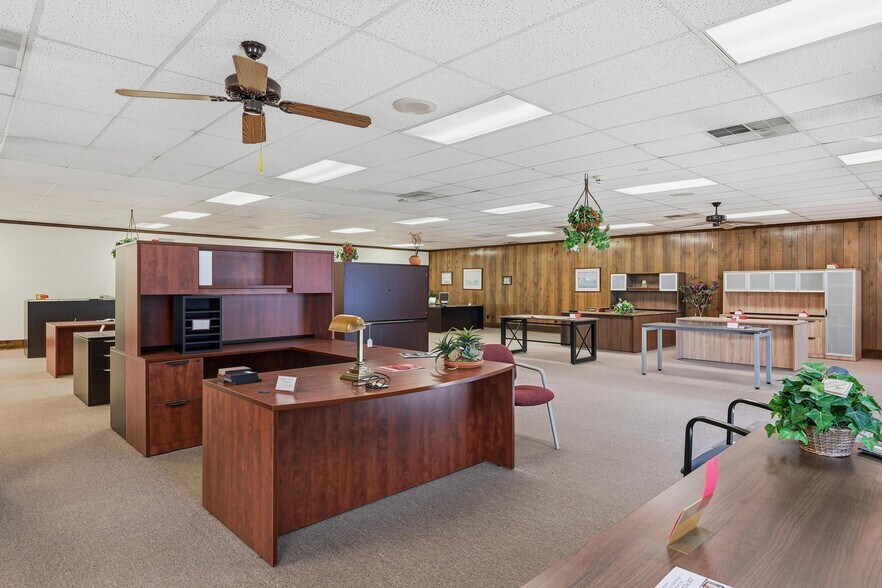 More Photos Of 156 Central Ave NW, Cleveland Convenience Store For Sale