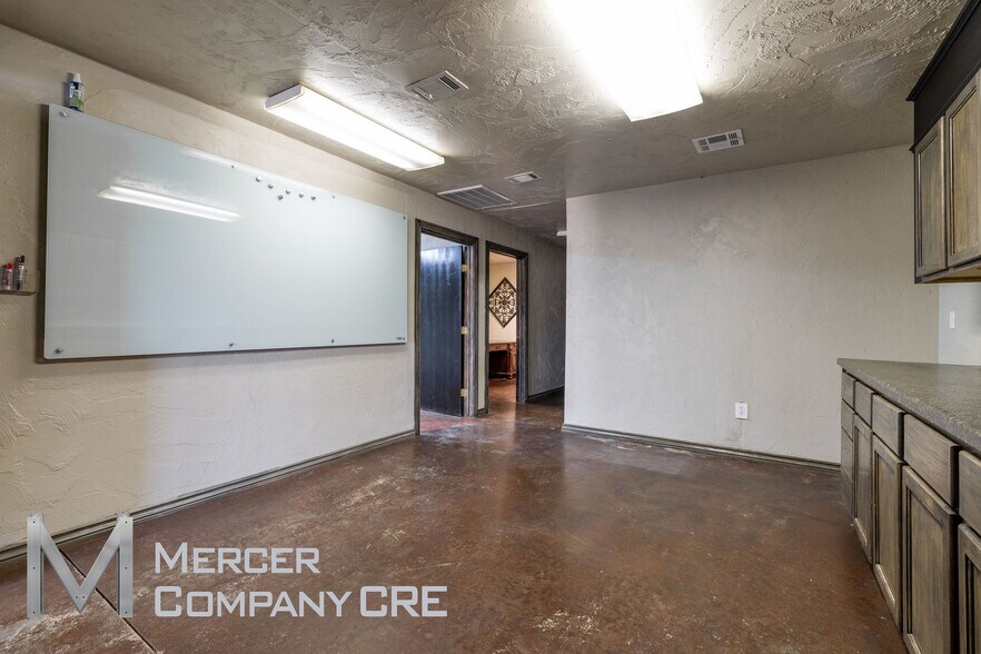 More Photos Of 200 N Falcon Dr, Oklahoma City Manufacturing For Lease