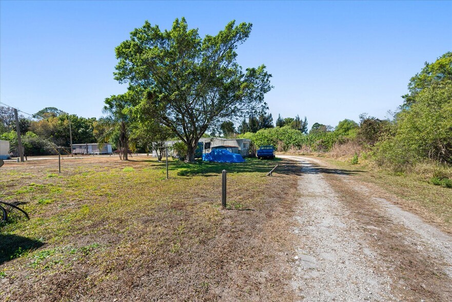 More Photos Of 380 San Jose St, North Fort Myers Manufactured Housing Mobile Home Park For Sale