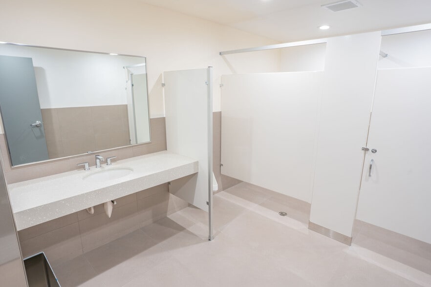 More Photos Of 17721 Mitchell N, Irvine Warehouse For Lease
