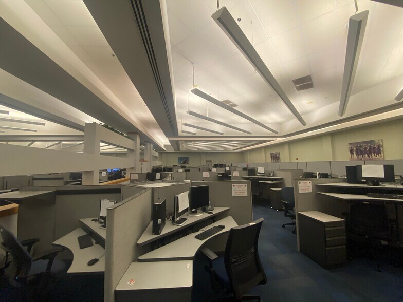 More Photos Of 8203 National Tpke, Louisville Warehouse For Sale