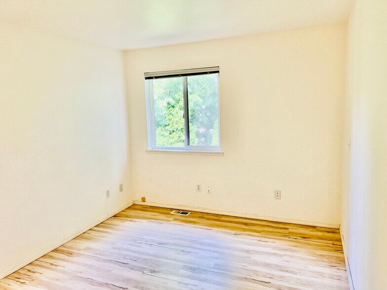 More Photos Of 808-810 6th St S, Kirkland Office Residential For Lease