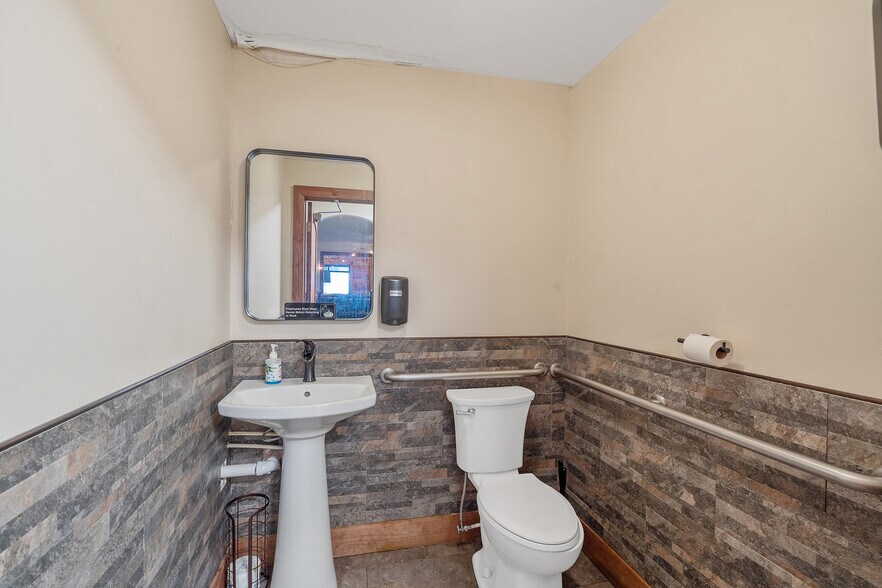 More Photos Of 2107 N Osceola Rd, Camden Service Station For Sale