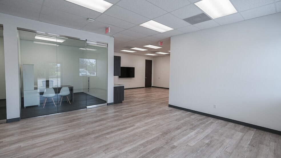 More Photos Of 4228 Clay Business Dr, Katy Service For Lease