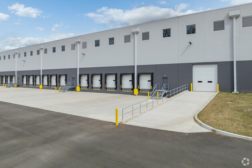 More Photos Of 2000 Marketplace Blvd, Hamilton Distribution For Lease