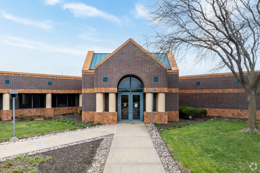 More Photos Of 222 S 84th St, Lincoln Office For Sale