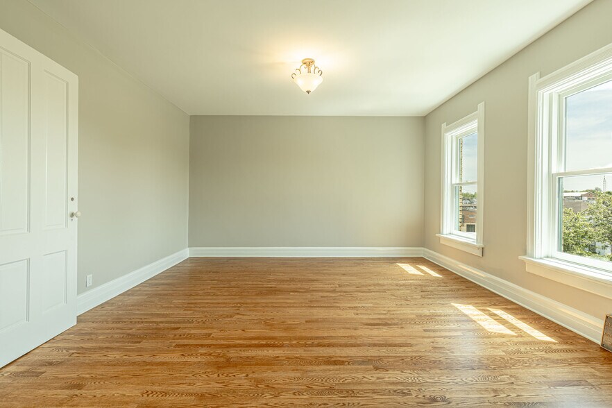 More Photos Of 1303 11th St, Monroe Storefront Retail Office For Lease