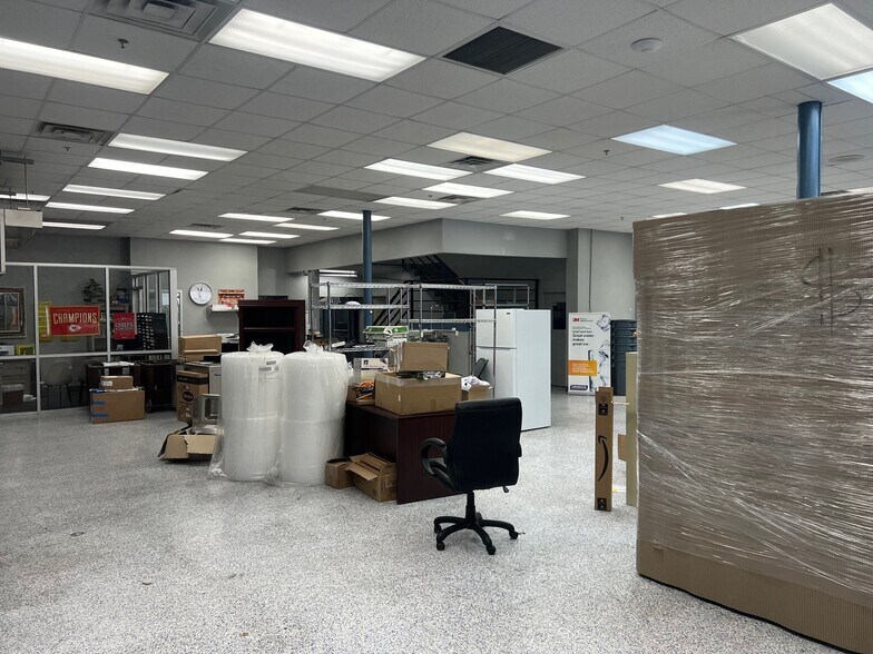 More Photos Of 3221 E Randol Mill Rd, Arlington Manufacturing For Lease