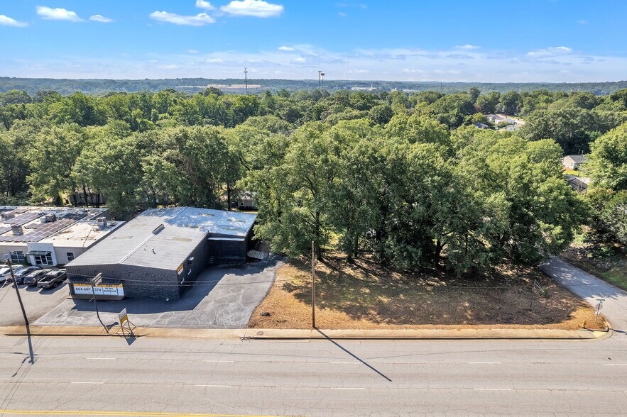 More Photos Of 1253 S Pleasantburg Dr, Greenville Storefront For Sale