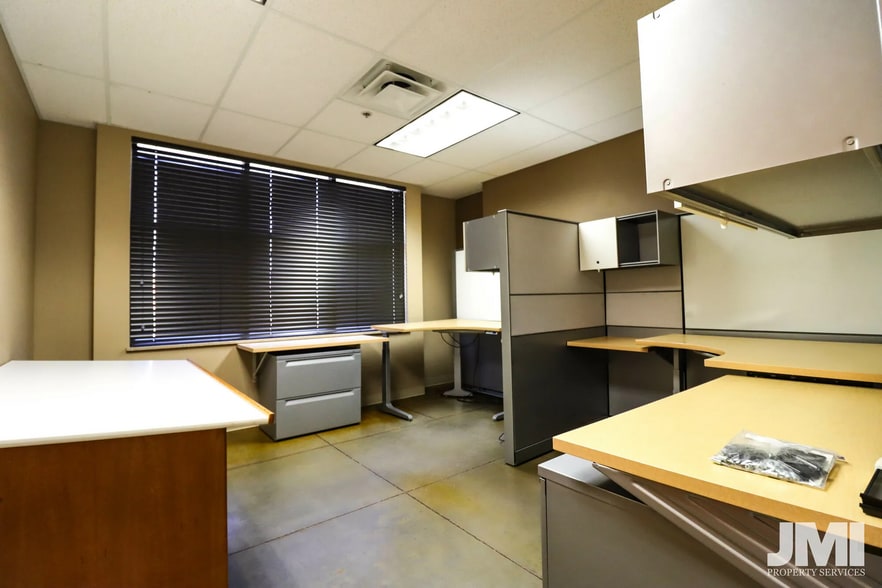 More Photos Of 795 E Factory Dr, St George Flex For Lease
